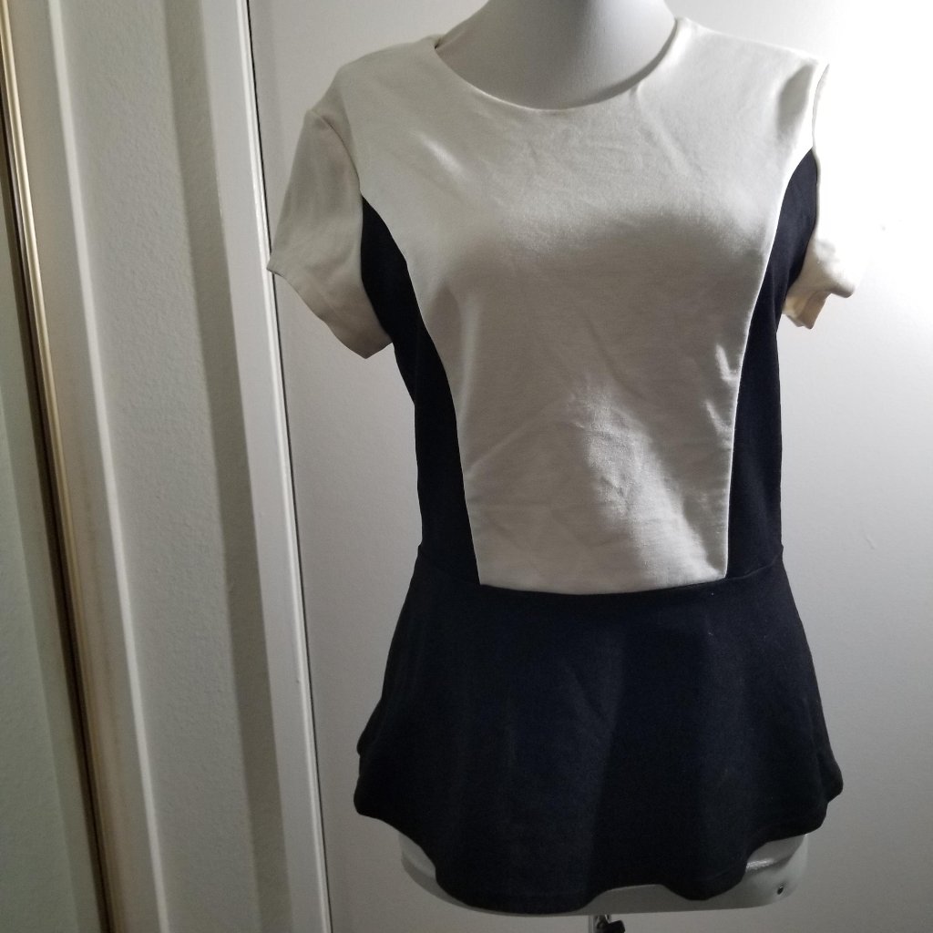 Saks Fifth Avenue Brand White/Black Top, Size Xs